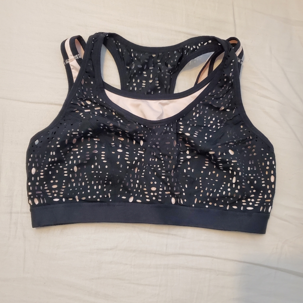 Set: sports bra and cropped leggings, matching